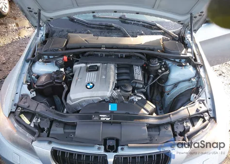 2006 BMW 330Xi z USA, uszkodzony, nr VIN WBAVD33516KV60297